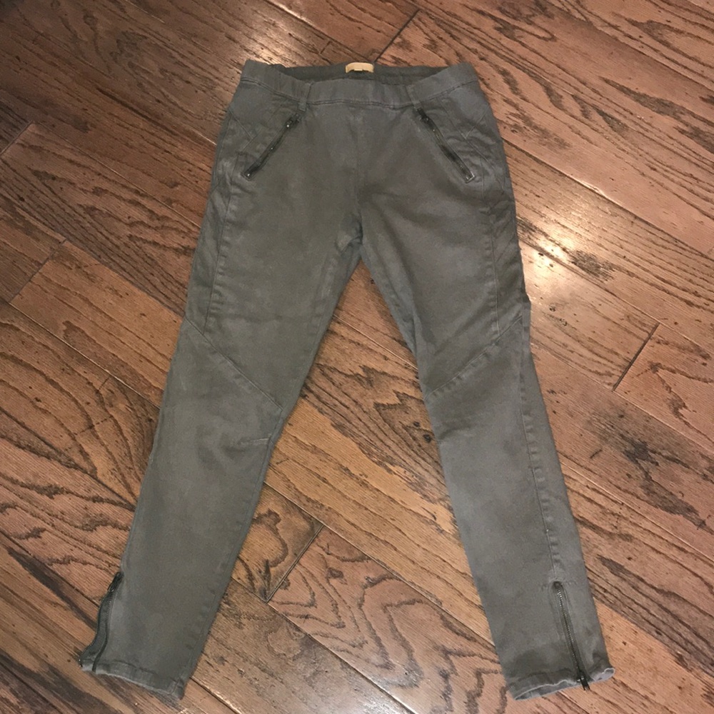Olive green pant/ size medium
